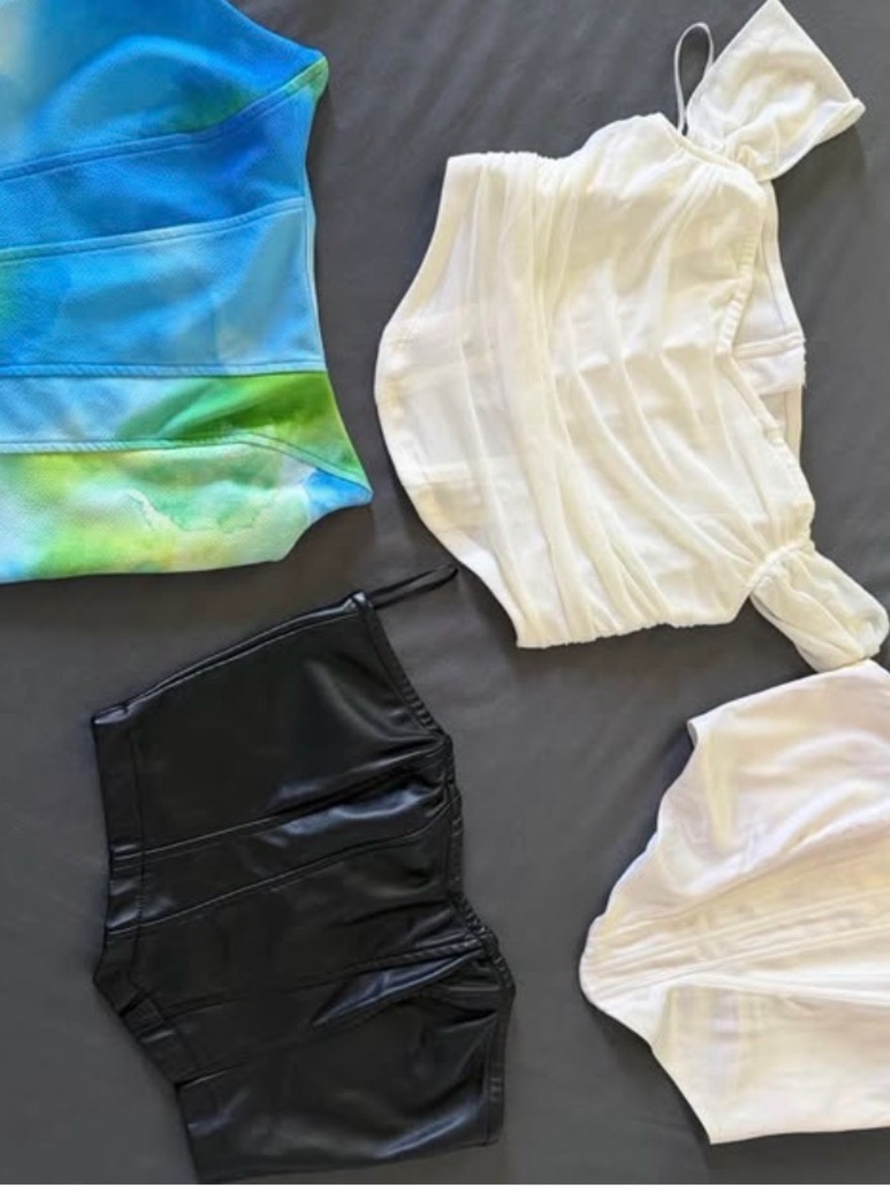 Bundle of 17 crop tops size s couple of them size XS